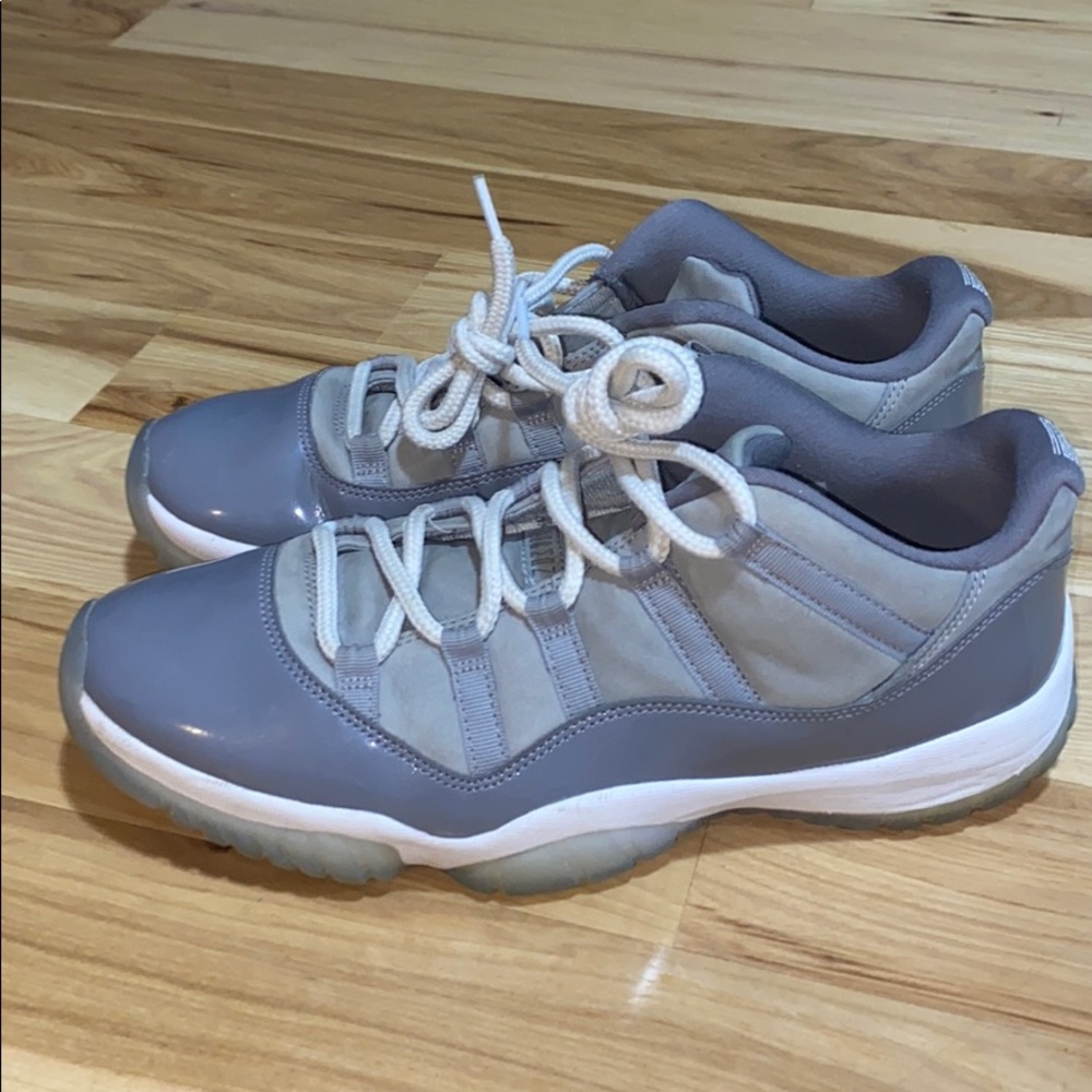 Used Jordan 11 low cool grey size 11 men’s